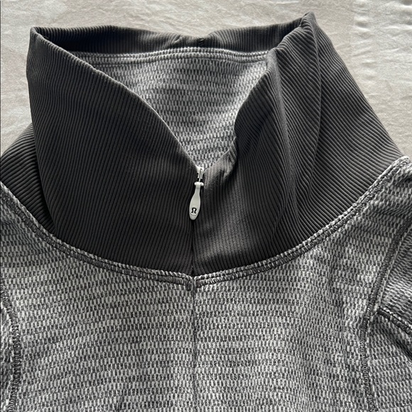 Bundle of Lululemon Women's Black and Gray 1/4 zips- Set of 2 - Picture 4 of 7
